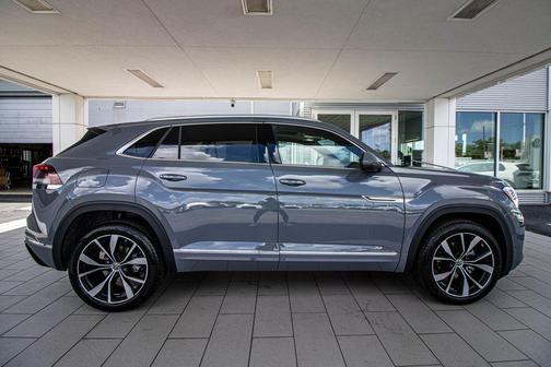 pure gray 2026 Volkswagen Atlas Cross Sport 2.0T SEL Premium