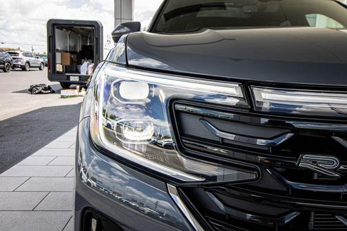 pure gray 2026 Volkswagen Atlas Cross Sport 2.0T SEL Premium