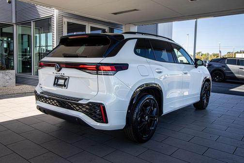 2026 Volkswagen Tiguan 2.0T SE R-Line Black