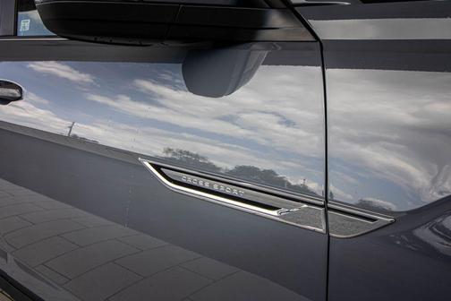 2024 Volkswagen Atlas Cross Sport 2.0T SE w/Technology 4MOTION