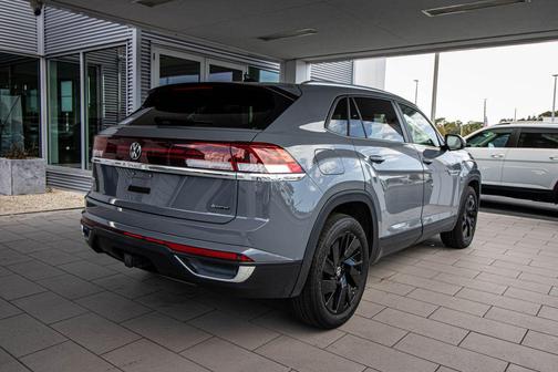 2024 Volkswagen Atlas Cross Sport 2.0T SE w/Technology 4MOTION