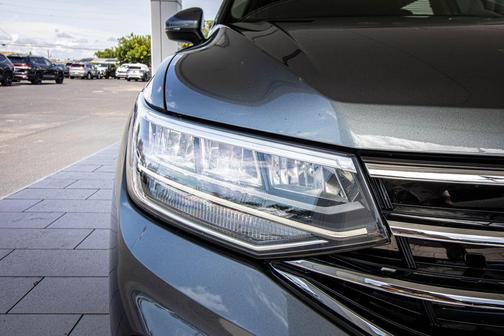 Platinum Gray Metallic 2023 Volkswagen Tiguan 2.0T SE