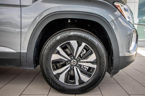 Platinum Gray Metallic 2024 Volkswagen Atlas 2.0T SE