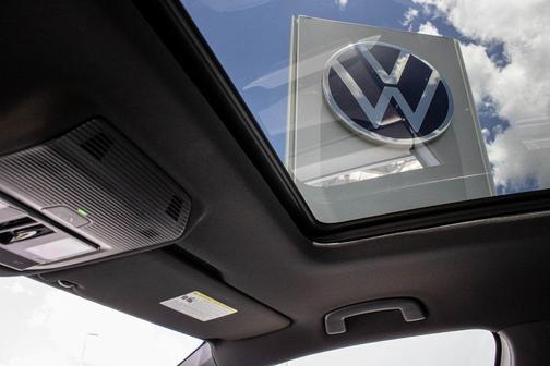 2025 Volkswagen Atlas Cross Sport 2.0T SEL Premium