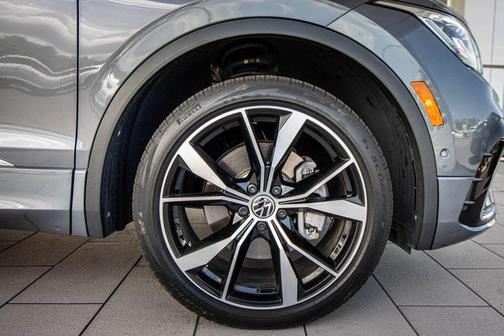 Platinum Gray Metallic 2024 Volkswagen Tiguan 2.0T SEL R-Line 4MOTION