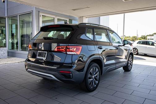 Deep Black Pearl 2023 Volkswagen Taos 1.5T S