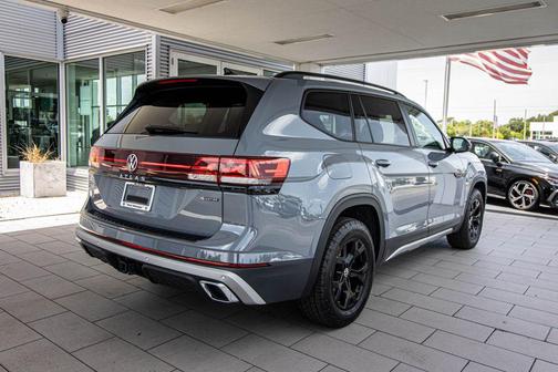 Pure Gray 2024 Volkswagen Atlas 2.0T SEL