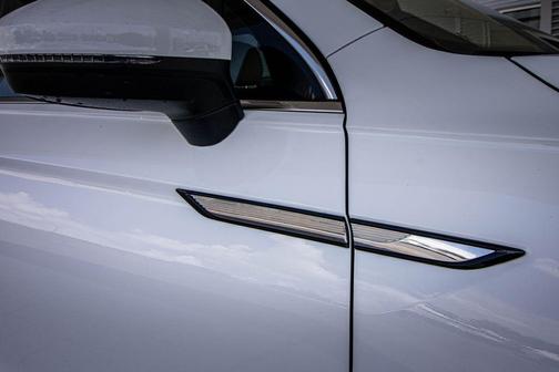Pure White 2022 Volkswagen Tiguan 2.0T SE 4MOTION