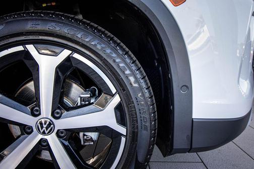 2025 Volkswagen Tiguan 2.0T SE