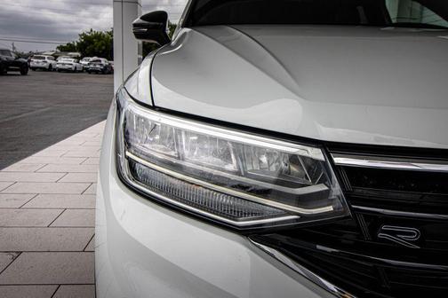 Platinum Gray Metallic 2022 Volkswagen Tiguan 2.0T SE R-Line Black