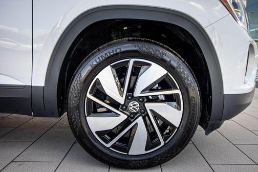 opal white pearl 2026 Volkswagen Atlas 2.0T SE w/Technology