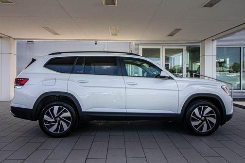 opal white pearl 2026 Volkswagen Atlas 2.0T SE w/Technology