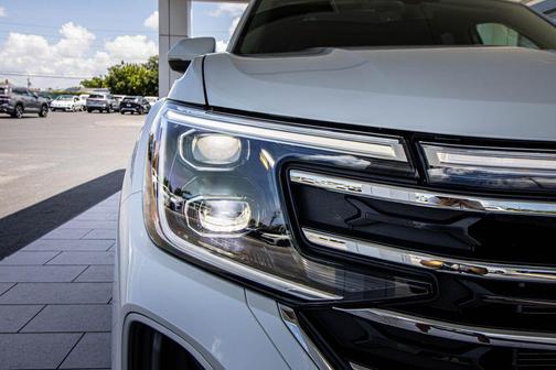 opal white pearl 2026 Volkswagen Atlas 2.0T SE w/Technology