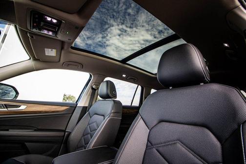 2026 Volkswagen Atlas 2.0T SE w/Technology 4MOTION