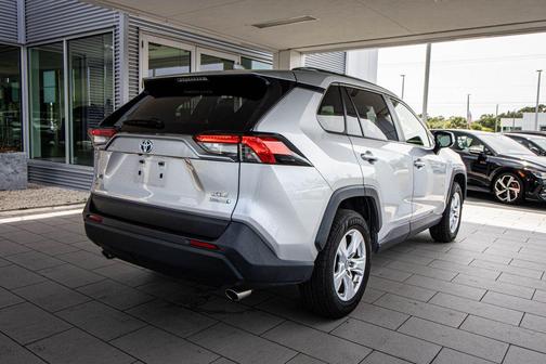 Silver Sky Metallic 2019 Toyota RAV4 Hybrid XLE