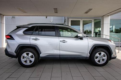Silver Sky Metallic 2019 Toyota RAV4 Hybrid XLE