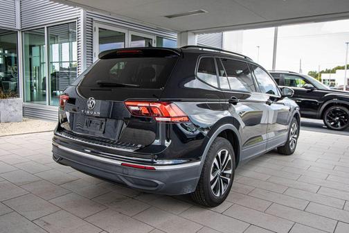 Deep Black Pearl 2024 Volkswagen Tiguan 2.0T S