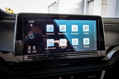 2026 Volkswagen Atlas Cross Sport 2.0T SEL