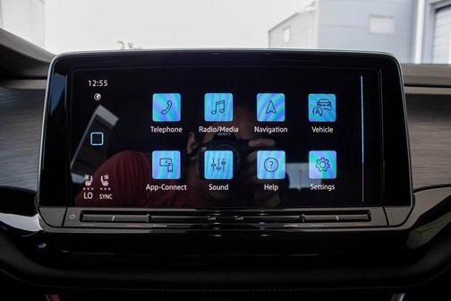 2025 Volkswagen Atlas Cross Sport 2.0T SE w/Technology