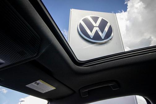 2025 Volkswagen Tiguan 2.0T SE R-Line Black