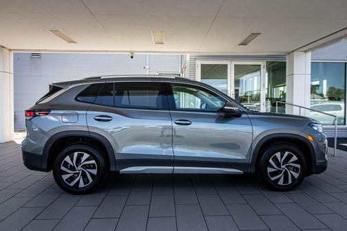 Platinum Gray Metallic 2025 Volkswagen Tiguan 2.0T S