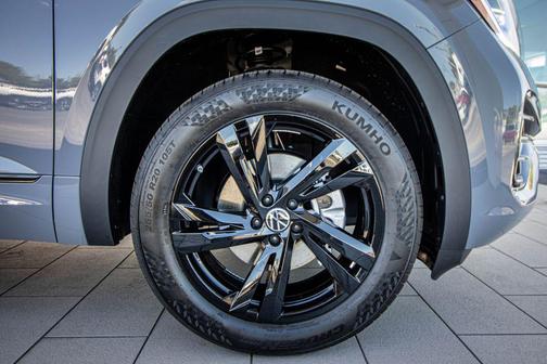 pure gray 2026 Volkswagen Atlas Cross Sport 2.0T SEL