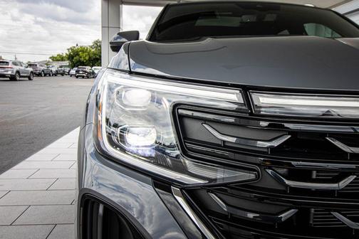 Pure Gray 2026 Volkswagen Atlas Cross Sport 2.0T SE w/Technology