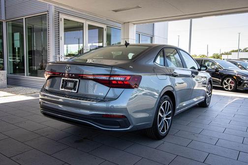 Platinum Gray 2026 Volkswagen Jetta 1.4T SE
