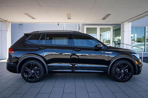 2023 Volkswagen Tiguan 2.0T SE R-Line Black