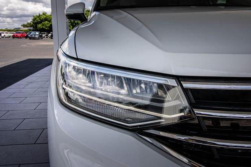 Pure White 2024 Volkswagen Tiguan 2.0T S