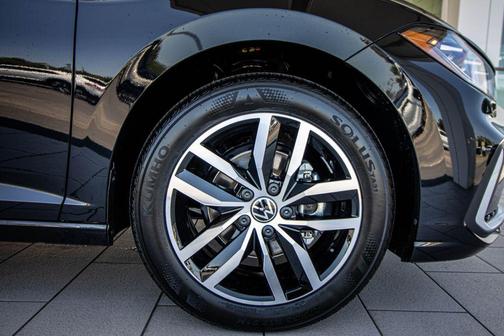 Deep Black 2026 Volkswagen Jetta 1.4T SE