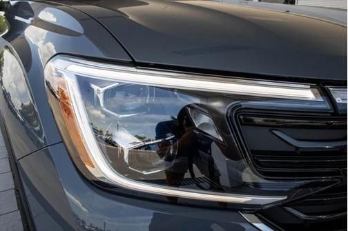 2025 Volkswagen Atlas Cross Sport 2.0T SEL Premium