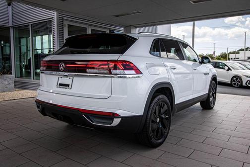 Opal White Pearl 2026 Volkswagen Atlas Cross Sport 2.0T SE w/Technology