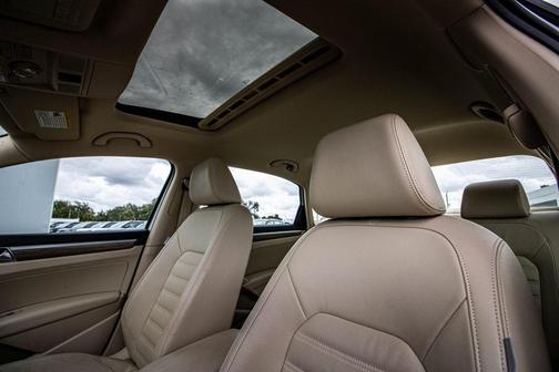 2017 Volkswagen Passat 1.8T SEL Premium