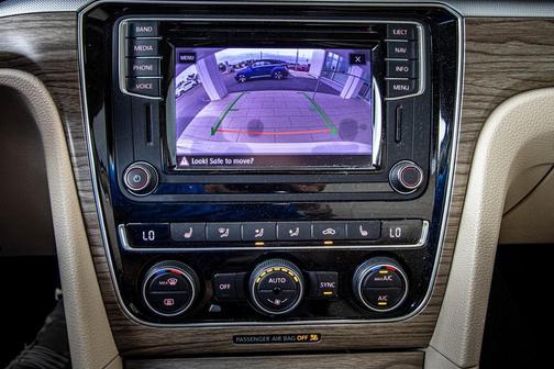 2017 Volkswagen Passat 1.8T SEL Premium