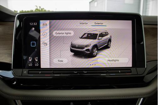 2025 Volkswagen Atlas 2.0T SE