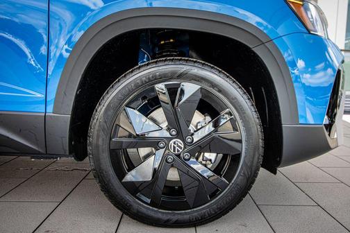 Cornflower Blue 2026 Volkswagen Taos SE