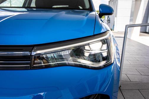 Cornflower Blue 2026 Volkswagen Taos SE