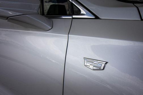 Crystal White Tricoat 2020 Cadillac XT6 Premium Luxury FWD