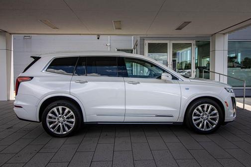 Crystal White Tricoat 2020 Cadillac XT6 Premium Luxury FWD