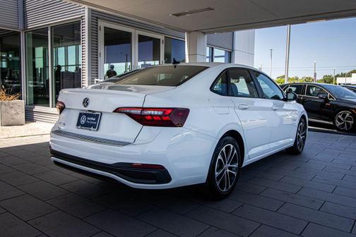 Pure White 2024 Volkswagen Jetta 1.5T Sport