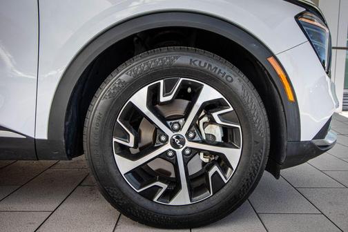 Glacial White Pearl 2024 Kia Sportage EX