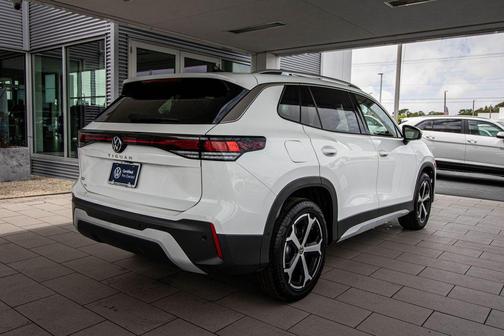 2025 Volkswagen Tiguan 2.0T SE