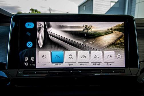 2026 Volkswagen Atlas Cross Sport 2.0T SE w/Technology 4MOTION