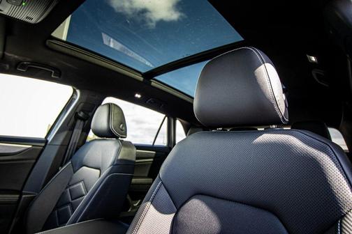 2026 Volkswagen Atlas Cross Sport 2.0T SE w/Technology 4MOTION