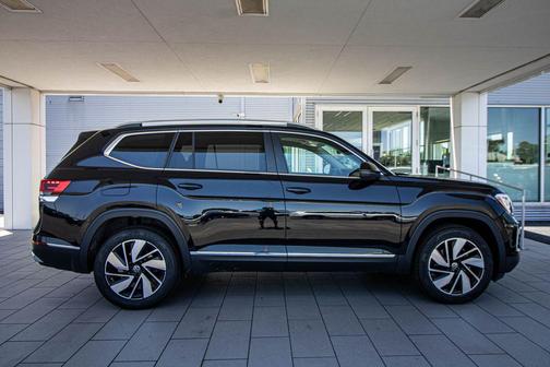 Deep Black Pearl 2024 Volkswagen Atlas 2.0T SEL