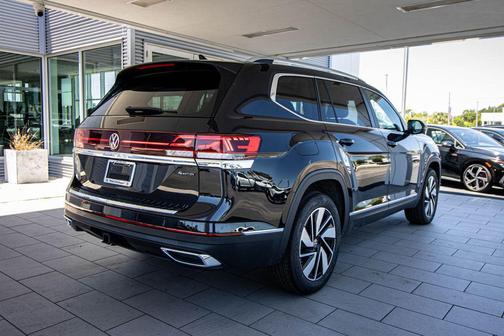 Deep Black Pearl 2024 Volkswagen Atlas 2.0T SEL