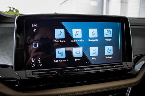 2026 Volkswagen Atlas Cross Sport 2.0T SE w/Technology