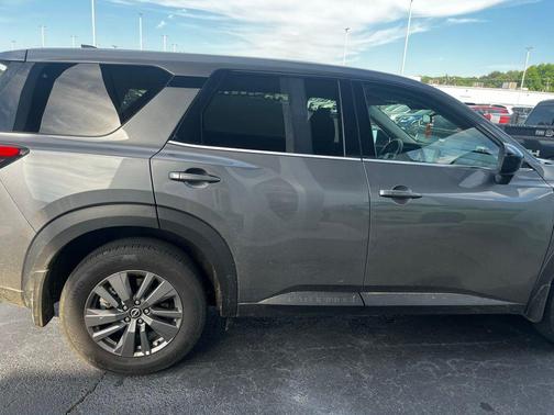 Gun Metallic 2024 Nissan Pathfinder S