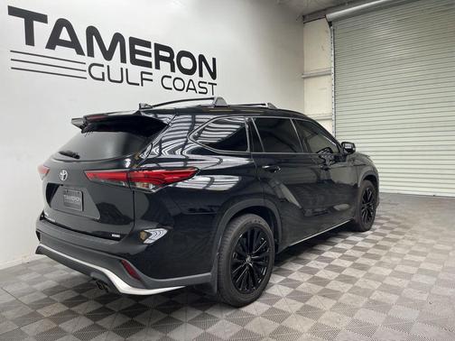 Midnight Black Metallic 2023 Toyota Highlander XSE